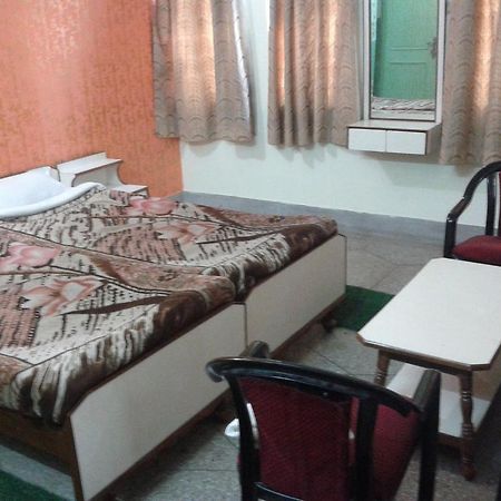 فاراناسي Radiant Ymca Tourist Hostel الغرفة الصورة
