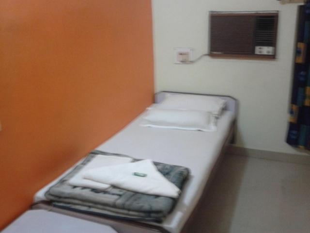 فاراناسي Radiant Ymca Tourist Hostel الغرفة الصورة